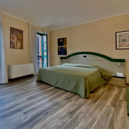 Rainero ホテル アスティ