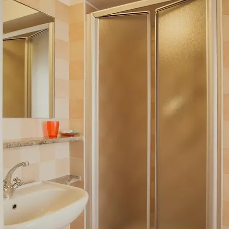 ホテル Rainero 3*